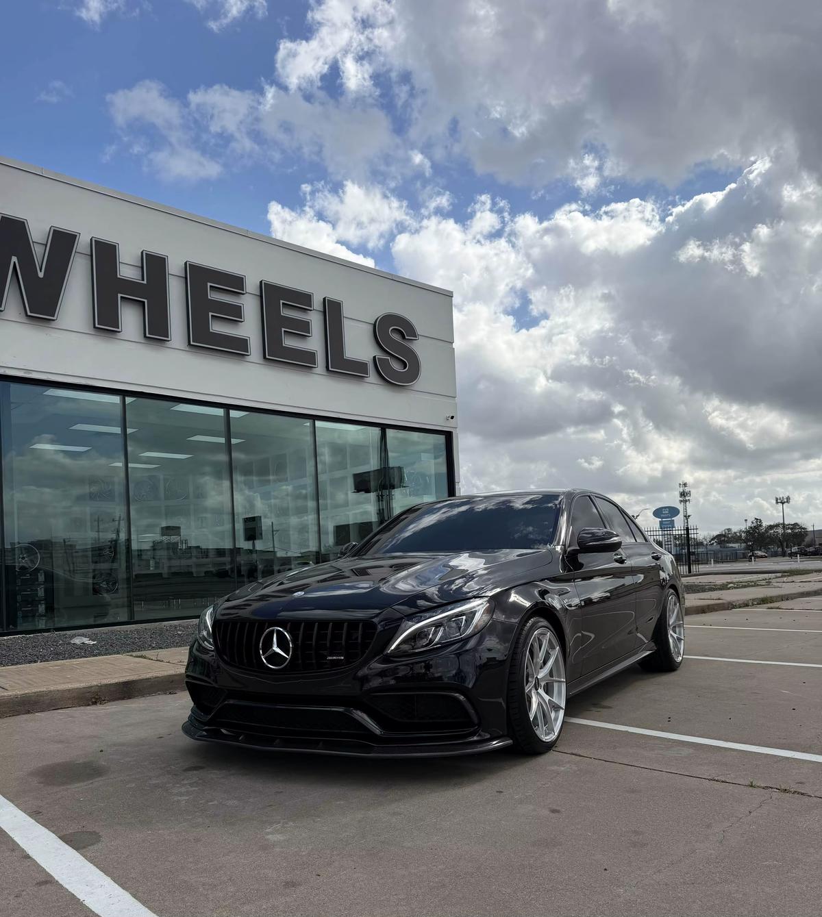 Jantes forgées sur-mesure Onyx Forged montées sur la Mercedes Classe C (W205) de Charlie