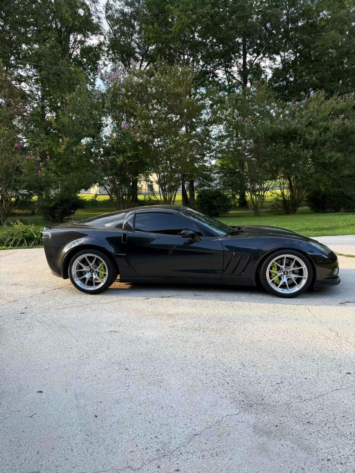 Jantes forgées sur-mesure Onyx Forged montées sur la Chevrolet Corvette C6 d'Anonyme